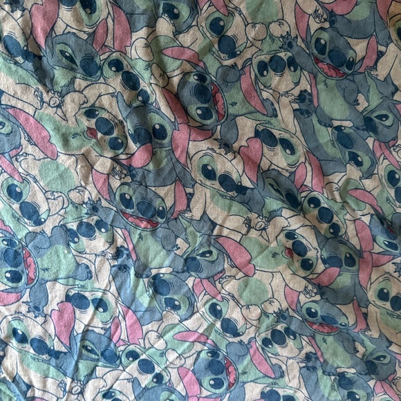 Disney Stitch Oversized Lightweight Scarf – 40"x64" - Picture 2 of 3